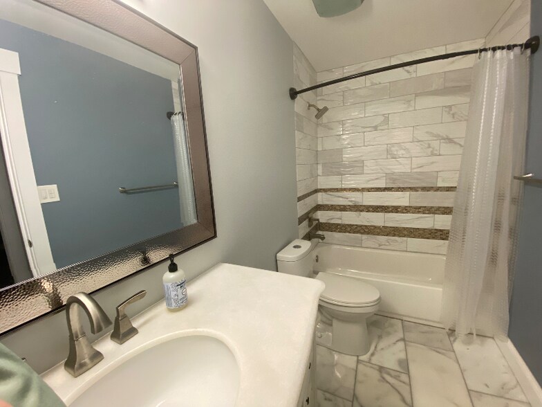 Building Photo - 4990 Turtle Rock Dr