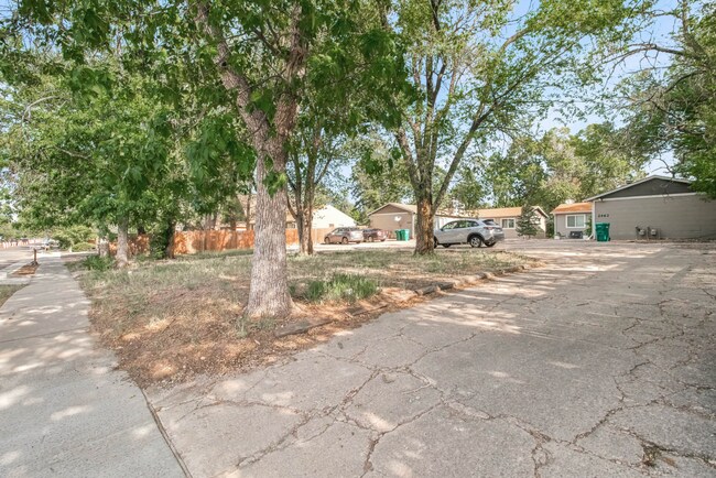 Building Photo - 2462 E Willamette Ave