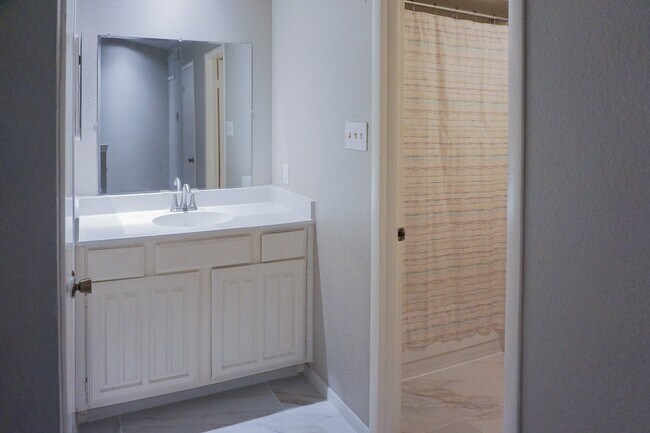 Building Photo - 2110 Wilcrest Dr