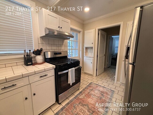 Building Photo - 217 S Thayer St