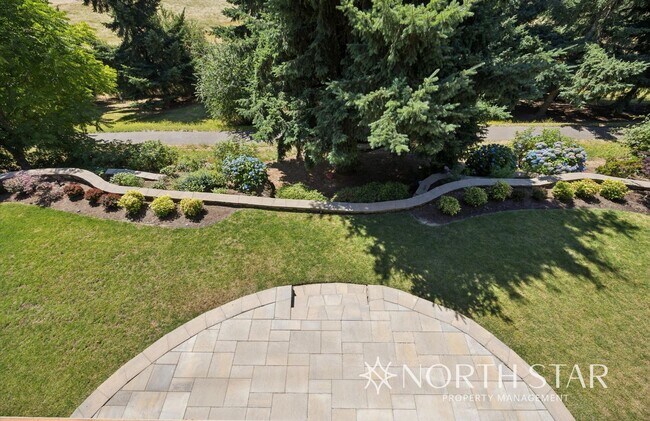 Building Photo - Executive Estate in Atherton Heights with ...