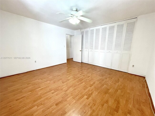 Building Photo - 441 Collins Ave