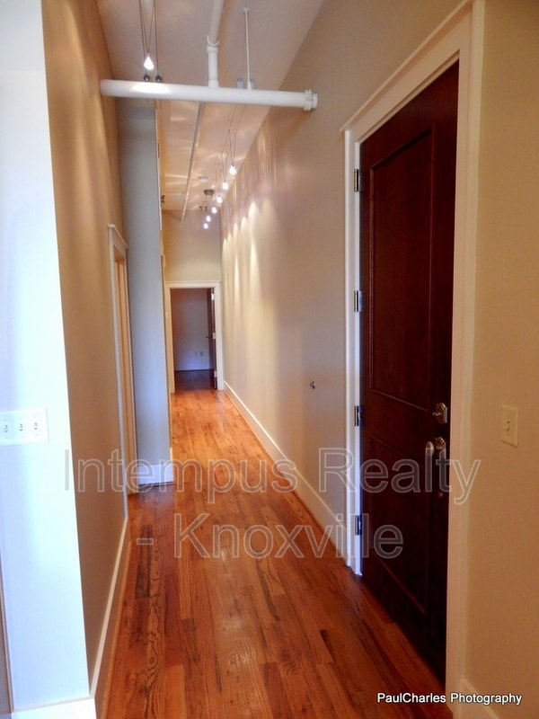 Building Photo - 402 S Gay St