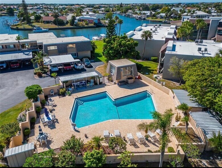 Building Photo - 960 Apollo Beach Blvd
