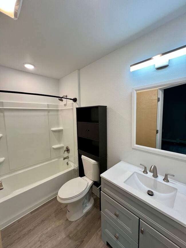 Building Photo - 3 Bedroom home for rent / Water holding ta...