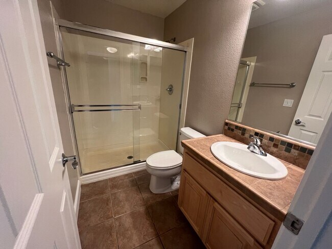 Building Photo - 4 bedroom home with 3 car garage in Patterson!