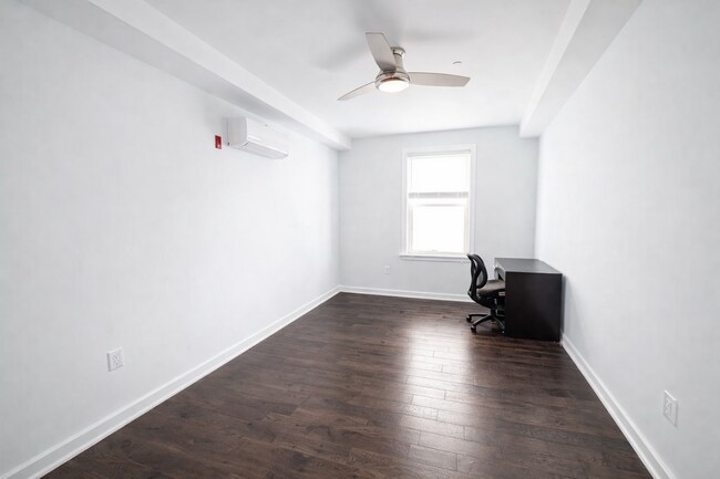 Building Photo - 1409 N 15TH-201