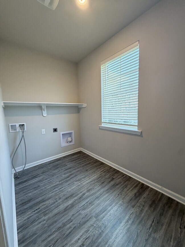Building Photo - 18317 Fox Hollow Loop
