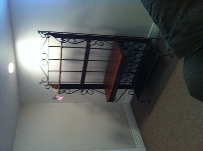 Building Photo - 7015 Sutherland Ave