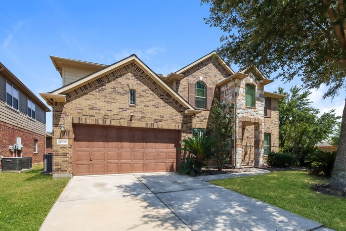 Building Photo - 26049 Kingshill Dr