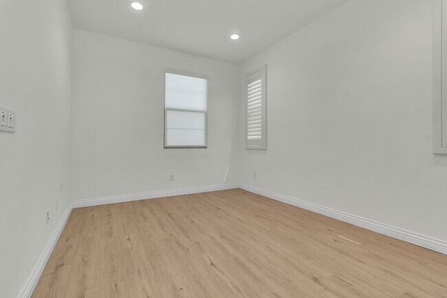 Building Photo - 4245 Powell Way
