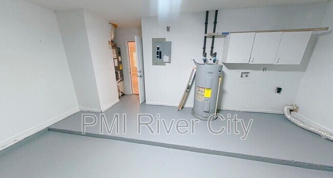 Building Photo - 502 Tidal Wave Ln