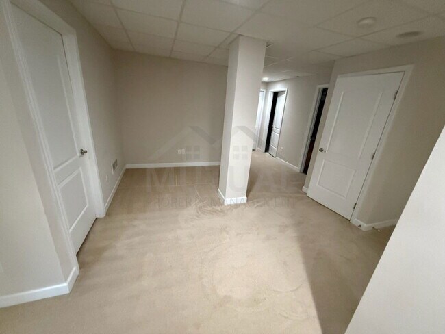 Building Photo - 51124 Hallfield St