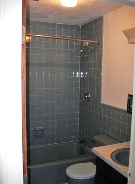 Building Photo - 166 Lexington St