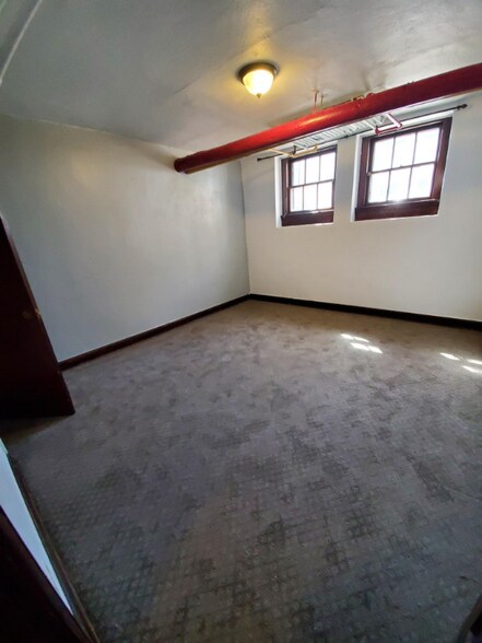 Building Photo - 963 Logan St