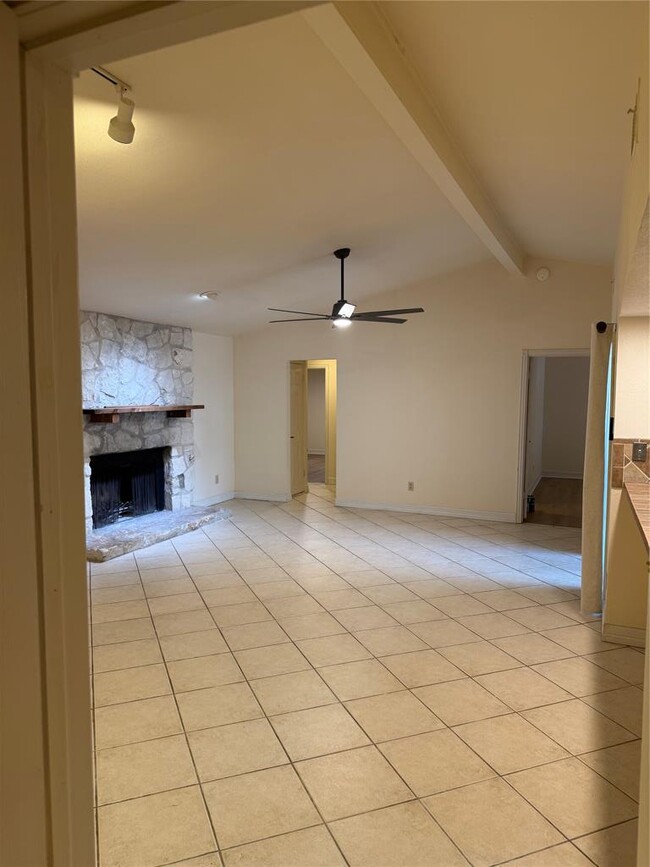 Building Photo - 8508 Mesa Dr