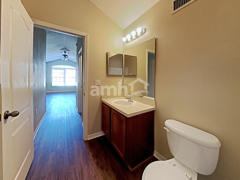 Building Photo - 711 Red Cedar Ct