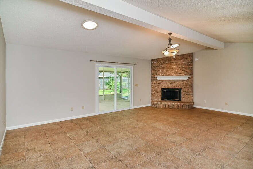 Building Photo - 4359 Hollygate Dr