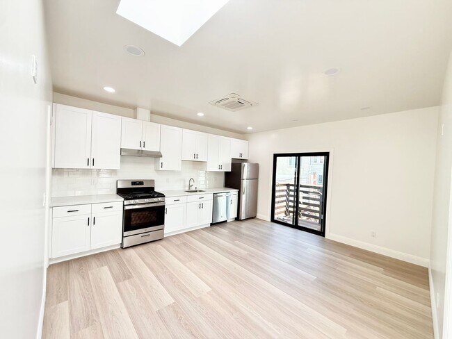 Building Photo - 5840