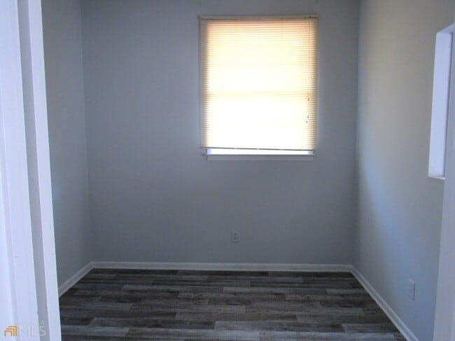 Building Photo - 8337 Holly Dr