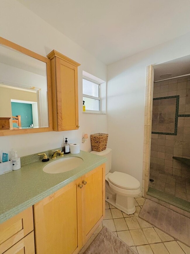 Building Photo - 2/2 POOL HOME IN PSL