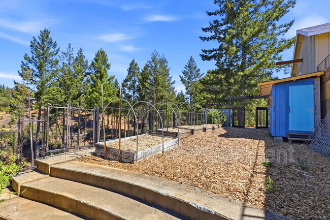 Building Photo - 140 Spaten Way