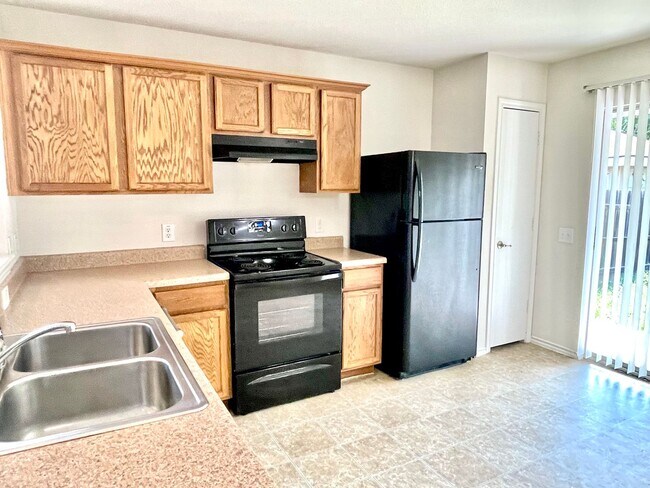 Building Photo - Home Near Southeast Downtown Austin and Ai...