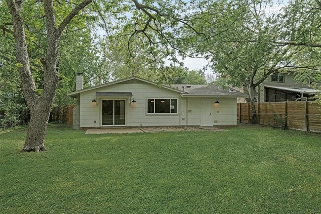 Building Photo - 404 Arbor Ln