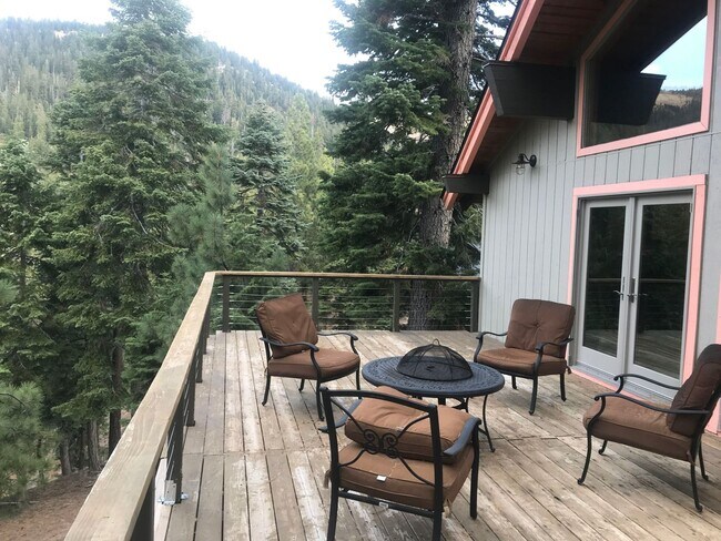 Building Photo - Fully Furnished Incline Home