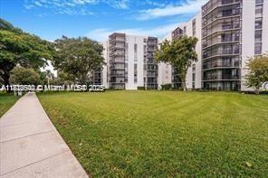 Building Photo - 3475 N Country Club Dr