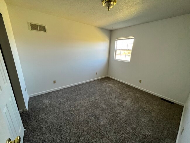 Building Photo - 308 Onyx Dr