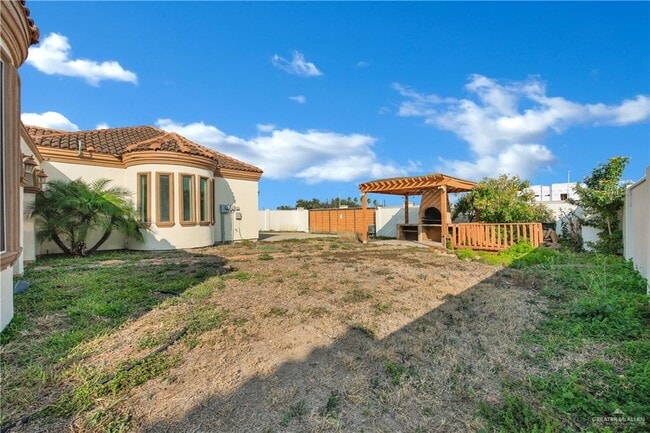 Building Photo - 24 M S St