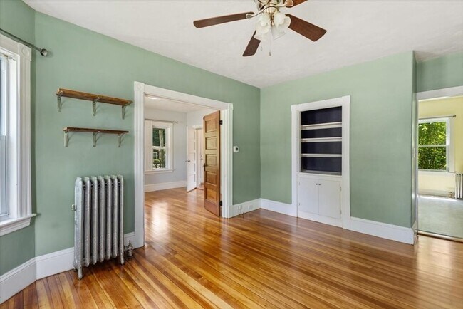 Building Photo - 254 N Elm St