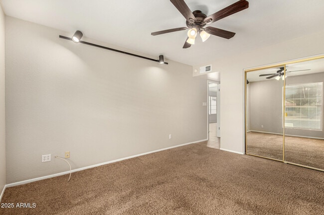 Building Photo - 425 W Pebble Beach Dr