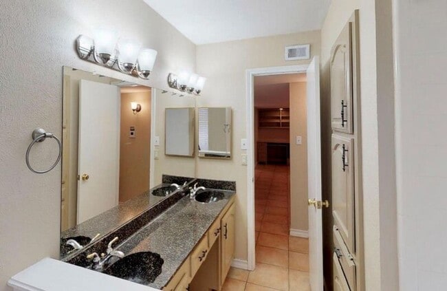 Building Photo - 1124 Kesser Dr