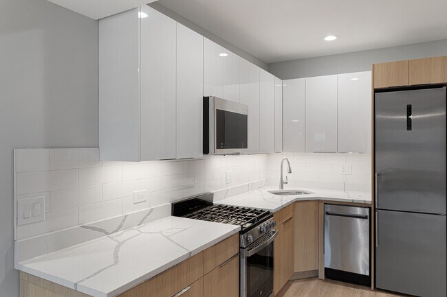 Building Photo - 1556 W Juneway Terrace