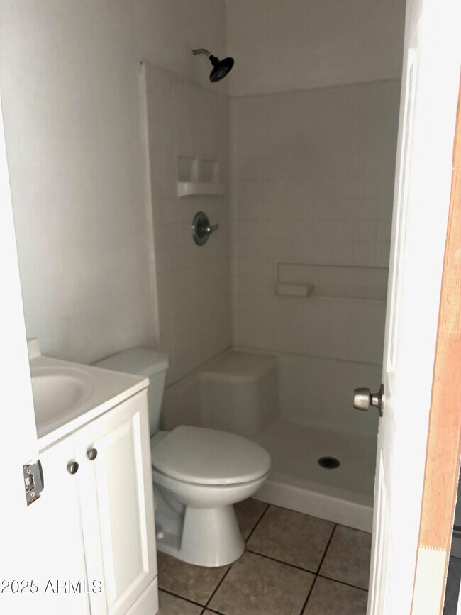 Building Photo - 2135 Hohokam Dr