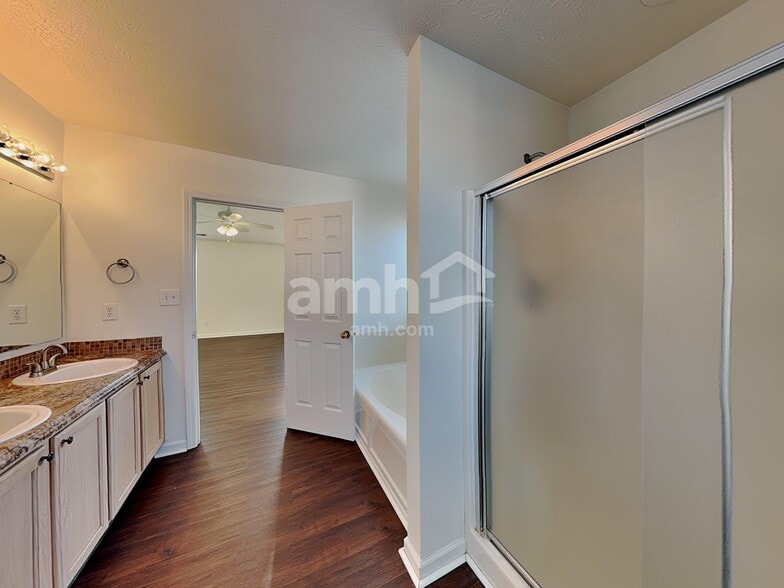 Building Photo - 12373 Carriage Stone Dr