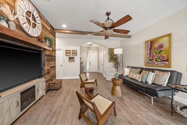 Building Photo - 123 Wakulla Springs Way