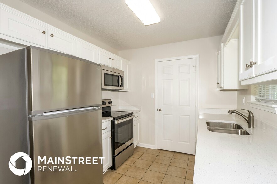 Building Photo - 1764 Dorchester Dr