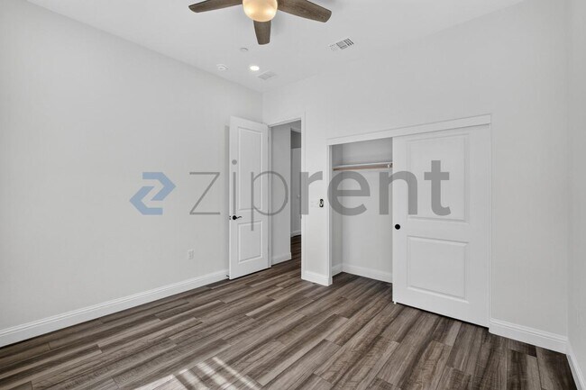 Building Photo - Unit
