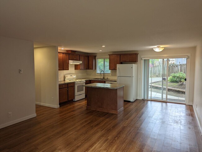 Building Photo - 1108/1110 W. 36th Street