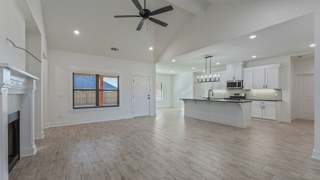 Building Photo - 147 N Banner Ave