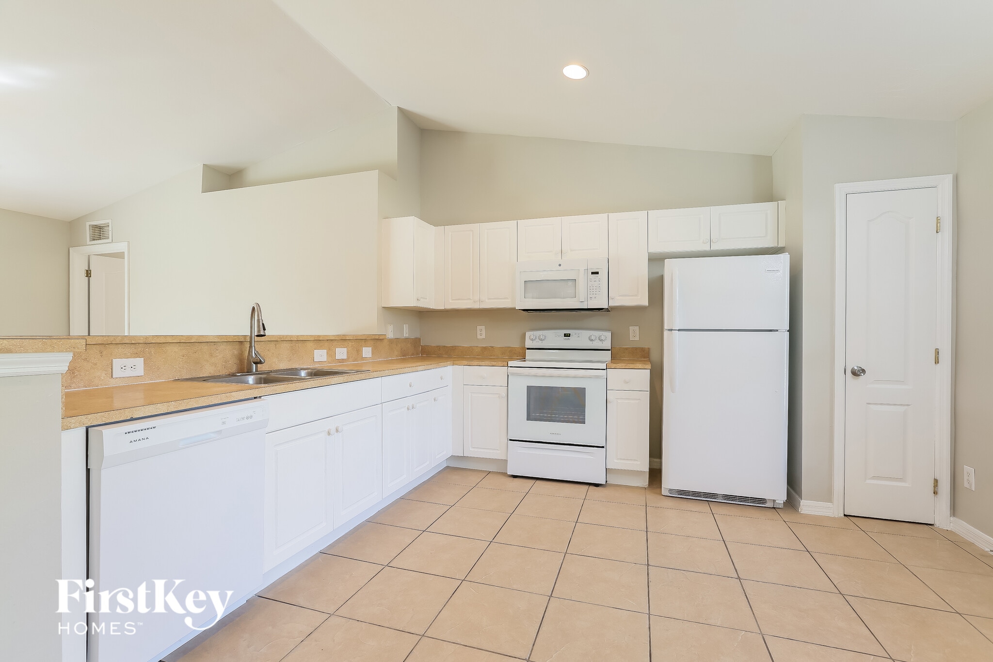 Building Photo - 538 Flamingo Ave S