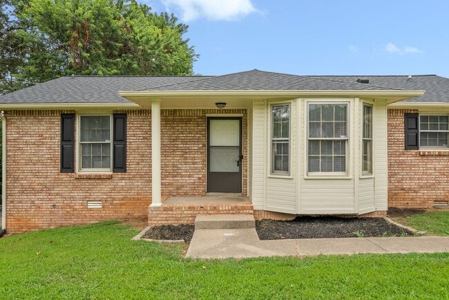 Building Photo - Three Bedroom on Corner Lot!