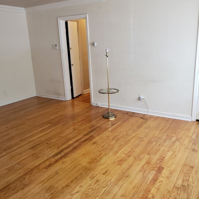 Building Photo - 9221 NE Skidmore St