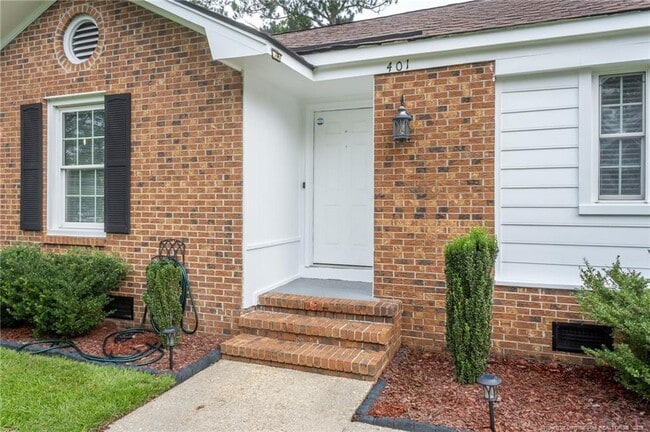 Building Photo - 401 Southwick Dr