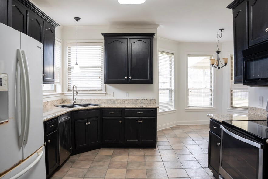 Building Photo - 32769 Faulkner Dr