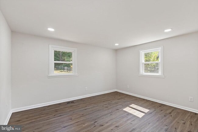 Building Photo - 124 Winding Creek Rd