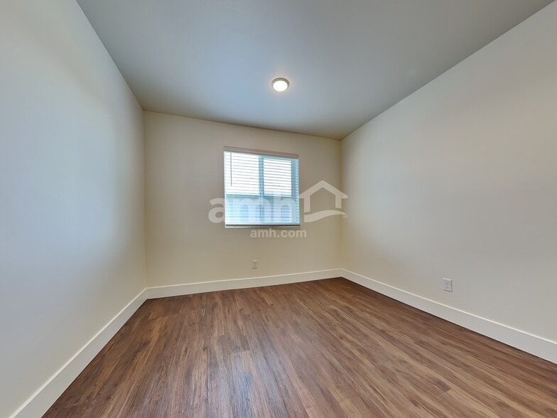 Building Photo - 17625 26th Ave Ct E